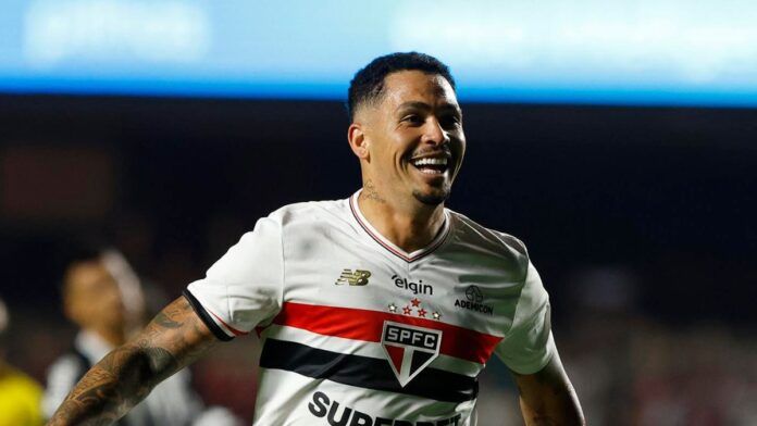 Luciano comemora gol no Morumbis