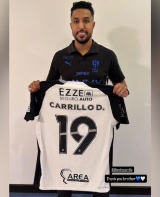 Atacante que disputou Copa do Mundo de 2022 posa com camisa de clube brasileiro