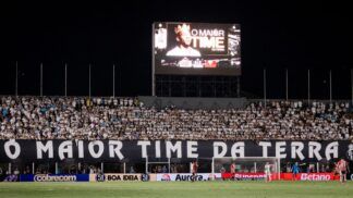 Torcida do Santos na Vila