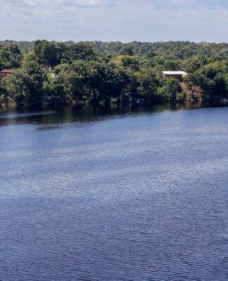 Cheia de rios amazônicos deixa 35 cidades em alerta e emergência