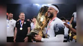 Memphis Depay comemora título