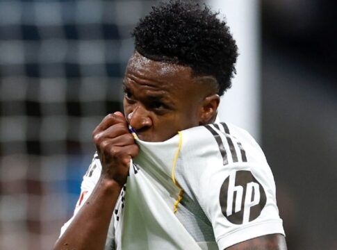 Real Madrid supera Real Sociedad com dois gols de Vini Jr e lidera o campeonato espanhol