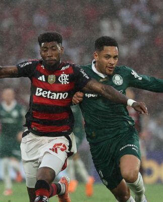 Emerson Royal e Vitor Roque