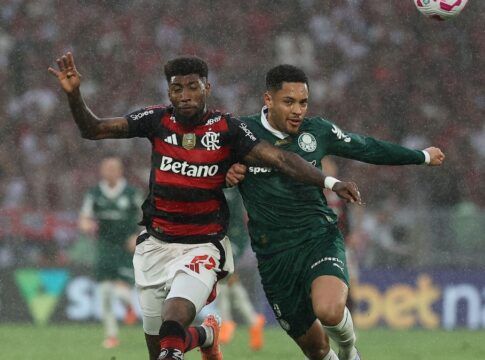 Emerson Royal e Vitor Roque