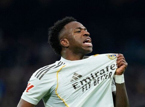 Vini embala nova sequência de jogos sem ser substituído na “Era Arbeloa”