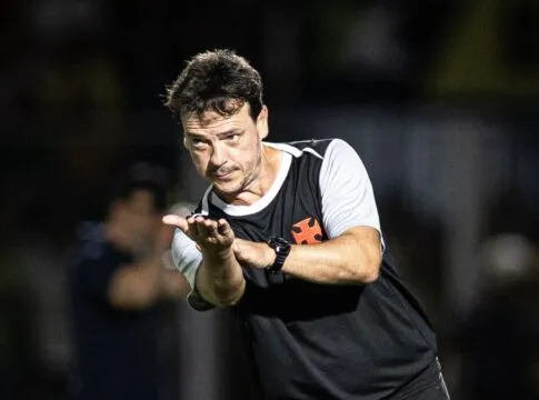 “Burro”: Torcida do Vasco vaia Fernando Diniz após empate sem gols contra o Madureira