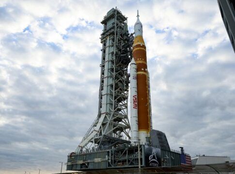 Nasa adia missão tripulada à Lua após vazamento de hidrogênio líquido