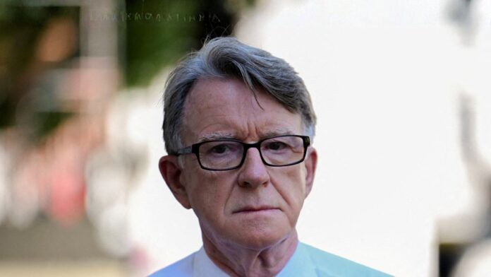 Governo britânico envia à polícia e-mails entre ex-ministro e Jeffrey Epstein