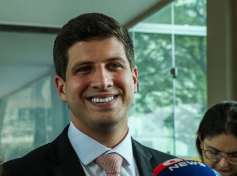 João Campos lidera disputa pelo governo de Pernambuco com 47% das intenções de voto