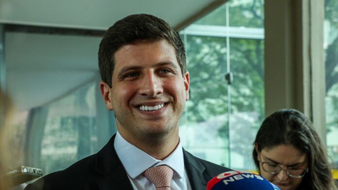 João Campos lidera disputa pelo governo de Pernambuco com 47% das intenções de voto