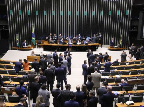 Câmara dos Deputados aprova urgência para propostas sobre crise hídrica e transporte público