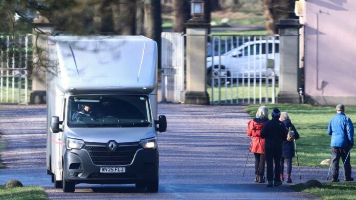 Irmão do rei Charles deixa residência em Windsor após últimas revelações sobre Epstein