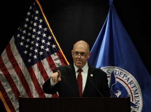 Trump retira 700 agentes do ICE de Minnesota após protestos contra mortes em operações