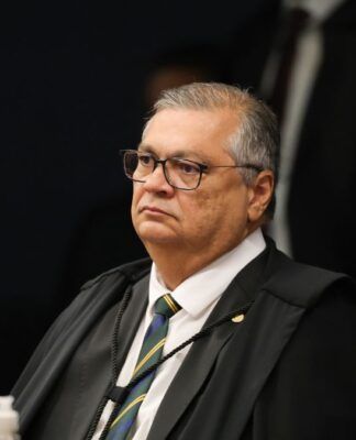 Dino determina suspensão de “penduricalhos” nos Três Poderes em 60 dias