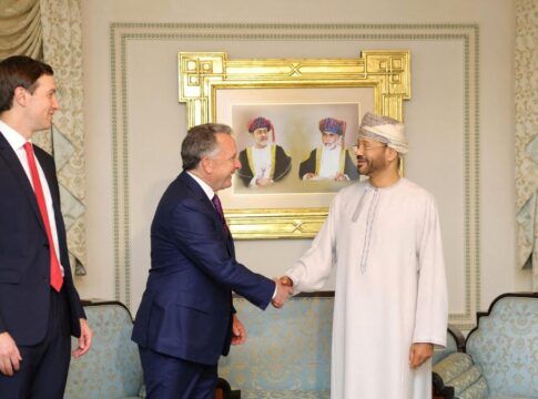 Irã afirma que negociações com EUA em Omã foram “bom começo” e vão continuar