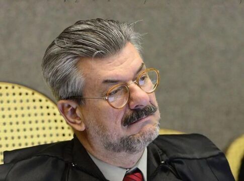 Ministro do STJ acusado de importunação sexual pediu licença antes de ser afastado