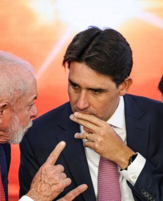 Lula passa por cauterização dermatológica e apresenta marca visível na cabeça