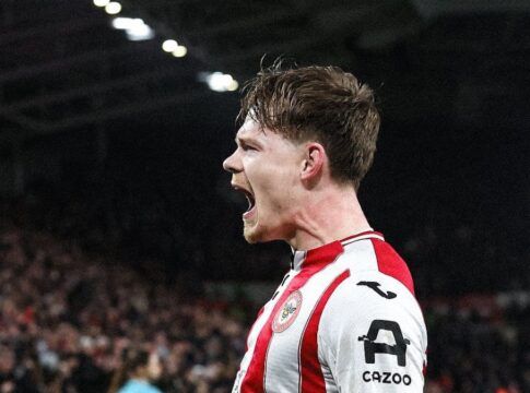 Arsenal tropeça contra Brentford e vê vantagem na liderança da Premier League diminuir