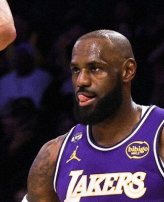 LeBron James se torna o jogador mais velho a conseguir triplo-duplo na história da NBA