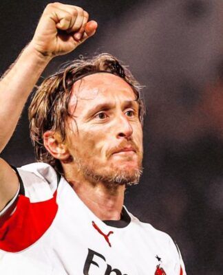Modric marca nos minutos finais e garante vitória do Milan sobre o Pisa pelo Italiano