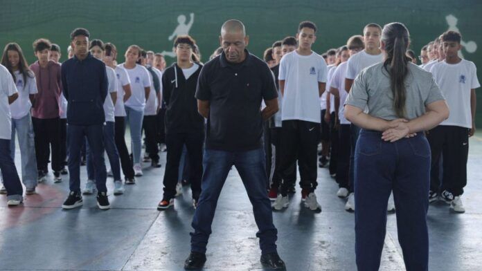 Escolas cívico-militares começam a funcionar em 100 unidades de São Paulo