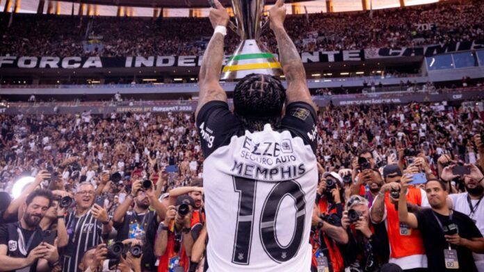 Zakaria Labyad e Memphis Depay são amigos e se reencontram agora no Corinthians