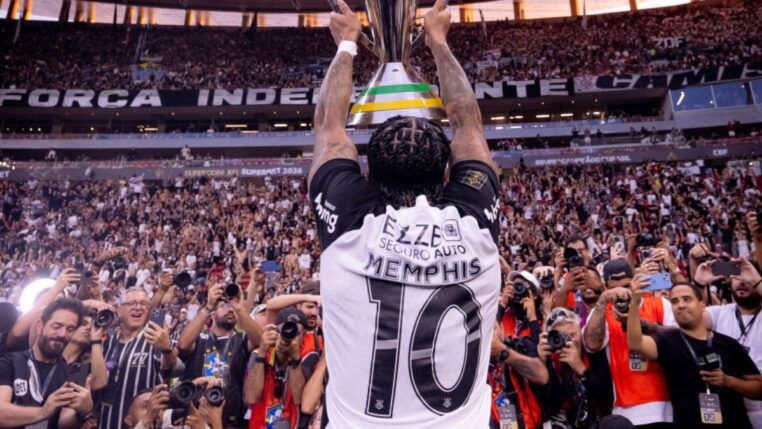 Zakaria Labyad e Memphis Depay são amigos e se reencontram agora no Corinthians