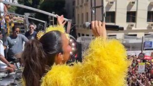 Ivete Sangalo comanda bloco no Rio de Janeiro