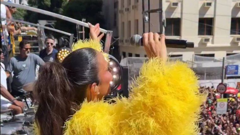 Ivete Sangalo comanda bloco no Rio de Janeiro