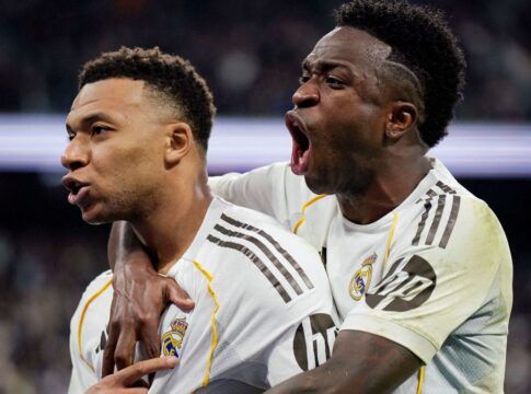 Vini Jr. e Kylian Mbappe em jogo Real Madrid x Rayo Vallecano