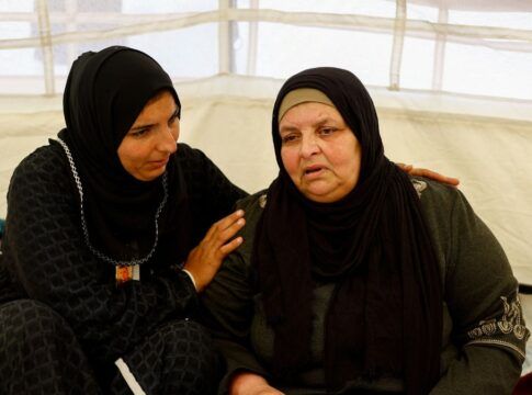 Mulheres palestinas descrevem “jornada de horror” ao cruzar de volta para Gaza