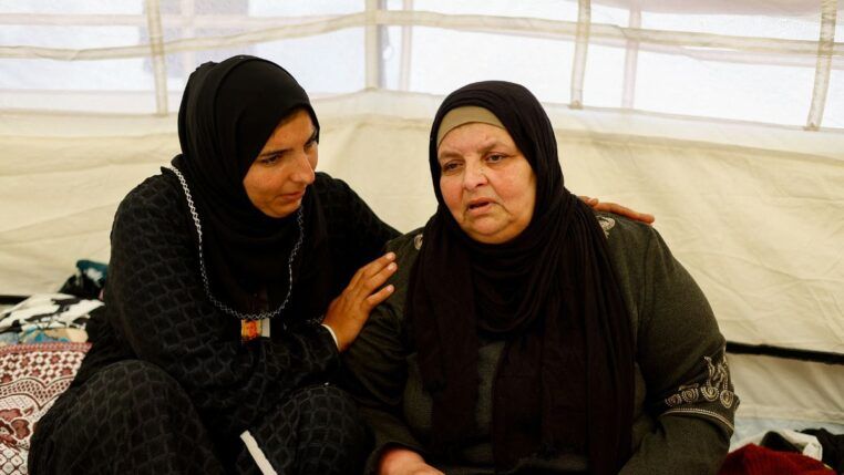 Mulheres palestinas descrevem “jornada de horror” ao cruzar de volta para Gaza