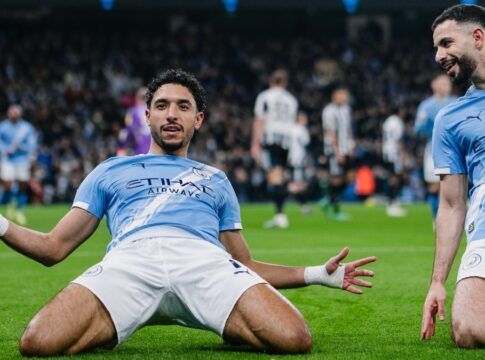 Manchester City vence Newcastle e vai decidir a final da Copa da Liga Inglesa contra Arsenal