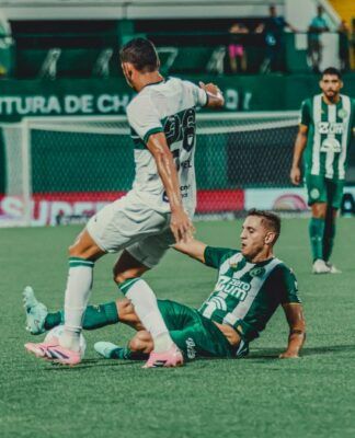 Chapecoense busca empate com Coritiba nos acréscimos em jogo de seis gols no Brasileirão