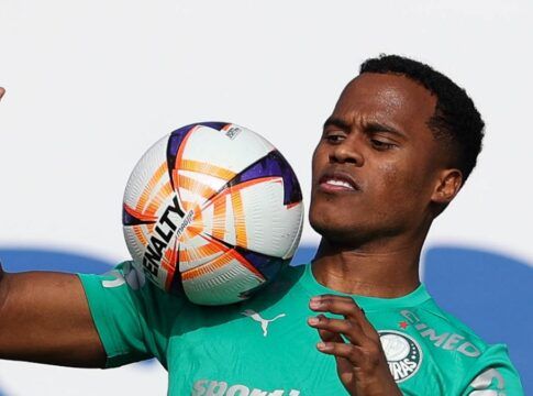 Jhon Arias faz primeiro treino no Palmeiras e fica mais próximo de sua estreia pelo Verdão