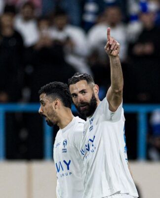 Benzema faz hat-trick em estreia e Al-Hilal goleia por 6 a 0 no Campeonato Saudita