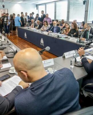 CCJ da Alerj aprova regras para eleição do mandato-tampão de governador