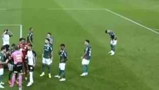 Andreas cava buraco na marca do pênalti