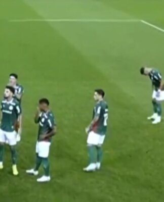 Andreas cava buraco na marca do pênalti