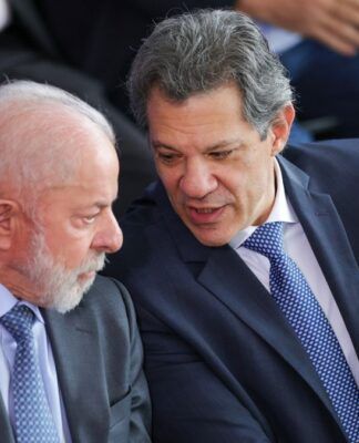 Lula pede para que Haddad fique mais tempo na Fazenda para finalizar projetos