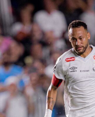 Lance polêmico ocorreu após torcedores locais pedirem que seus atletas 