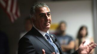 Ataque de EUA e Israel é intervenção humanitária, afirma príncipe herdeiro do Irã