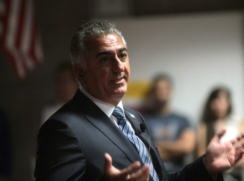 Ataque de EUA e Israel é intervenção humanitária, afirma príncipe herdeiro do Irã