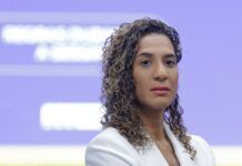 Anielle Franco posa para foto no STF