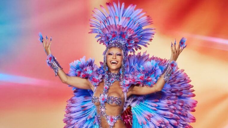 Sabrina Sato em foto produzida com a fantasia da Gaviões da Fiel