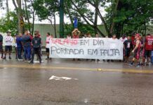 Torcida do Flamengo protesta contra diretoria após vice na Recopa Sul-Americana