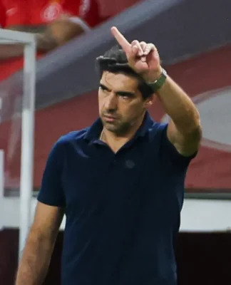 O técnico do Palmeiras, Abel Ferreira, em jogo contra o Internacional