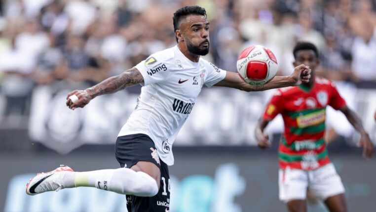 Raniele em ação durante jogo entre Corinthians e Portuguesa em 2024