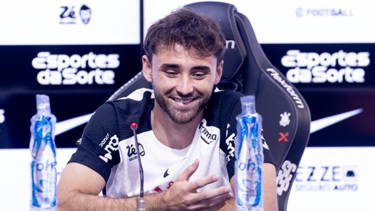 Entrevista coletiva de apresentação do lateral-direito Pedro Milans