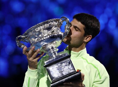 Alcaraz vence Djokovic e se torna o mais jovem a completar career slam no tênis